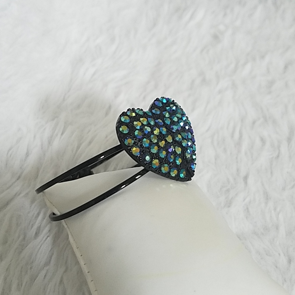 Heart-shaped bangle - Picture 3 of 3